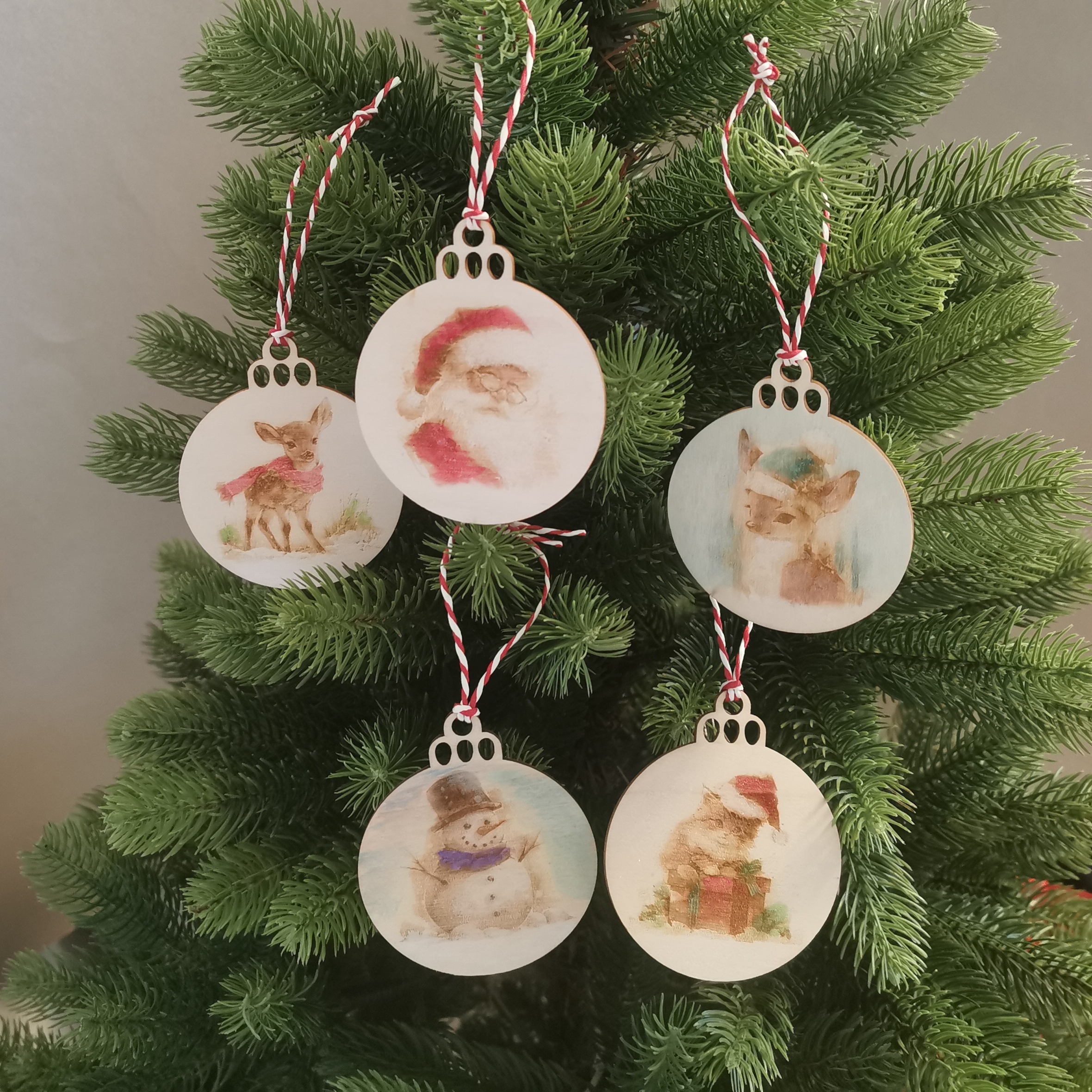 Weihnachtsornamente Set: Weihnachtskugeln als tolle Dekoration