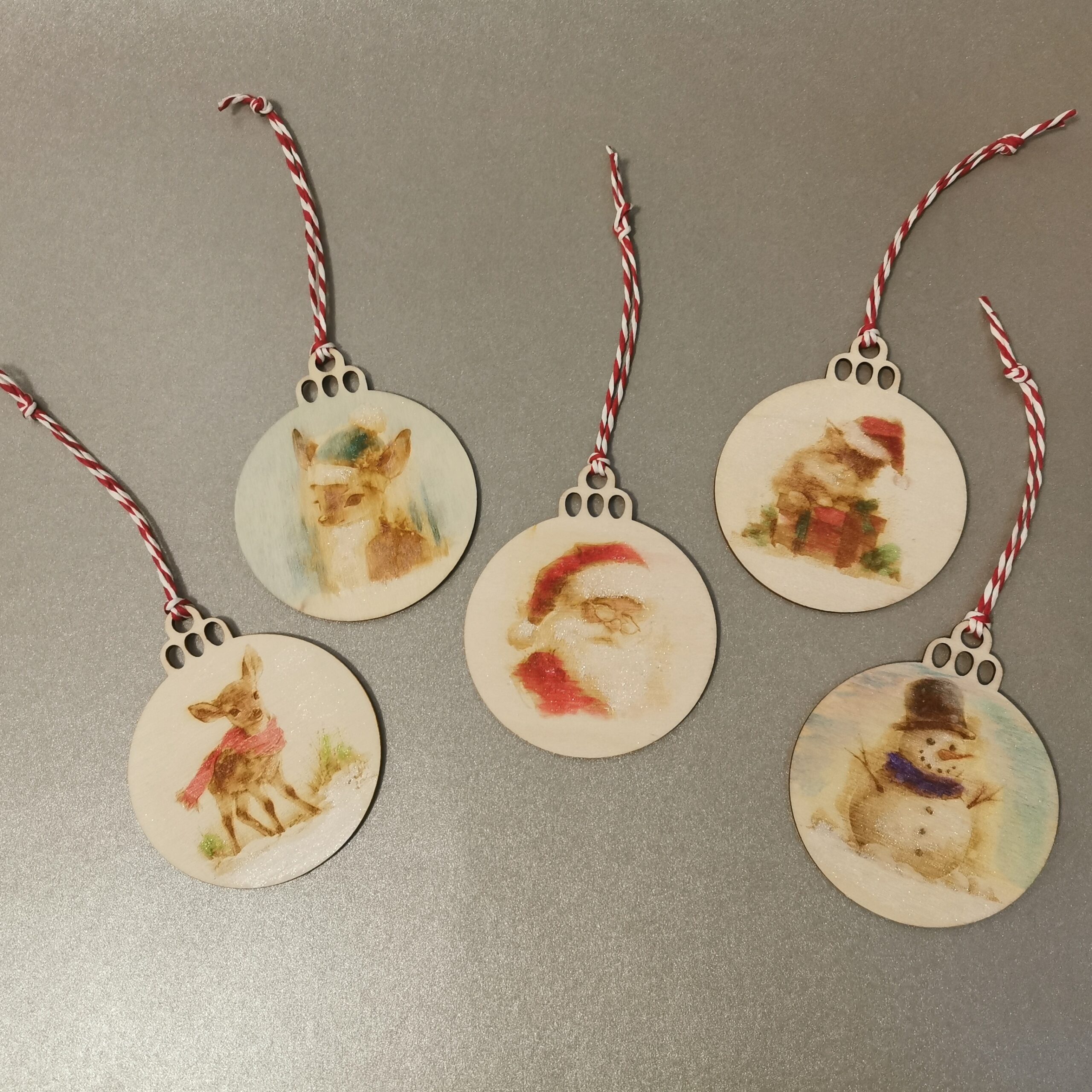 Weihnachtsornamente Set: Weihnachtskugeln als tolle Dekoration